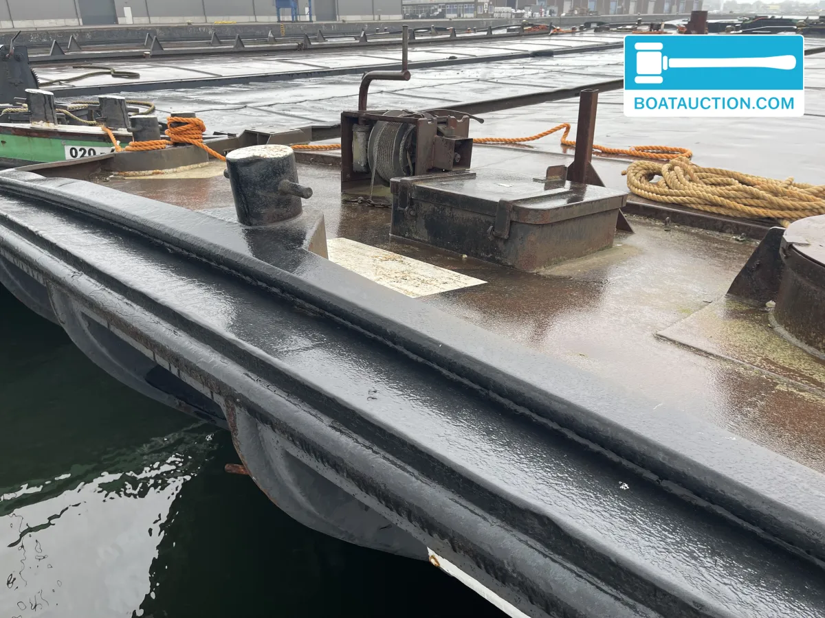 Dekschuit 2600 foto 4