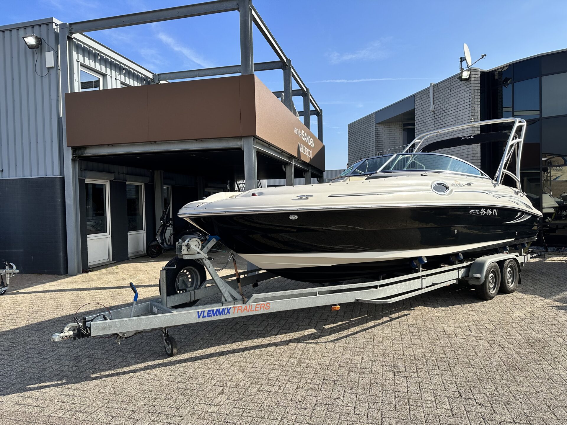 Sea Ray 240 Sundeck