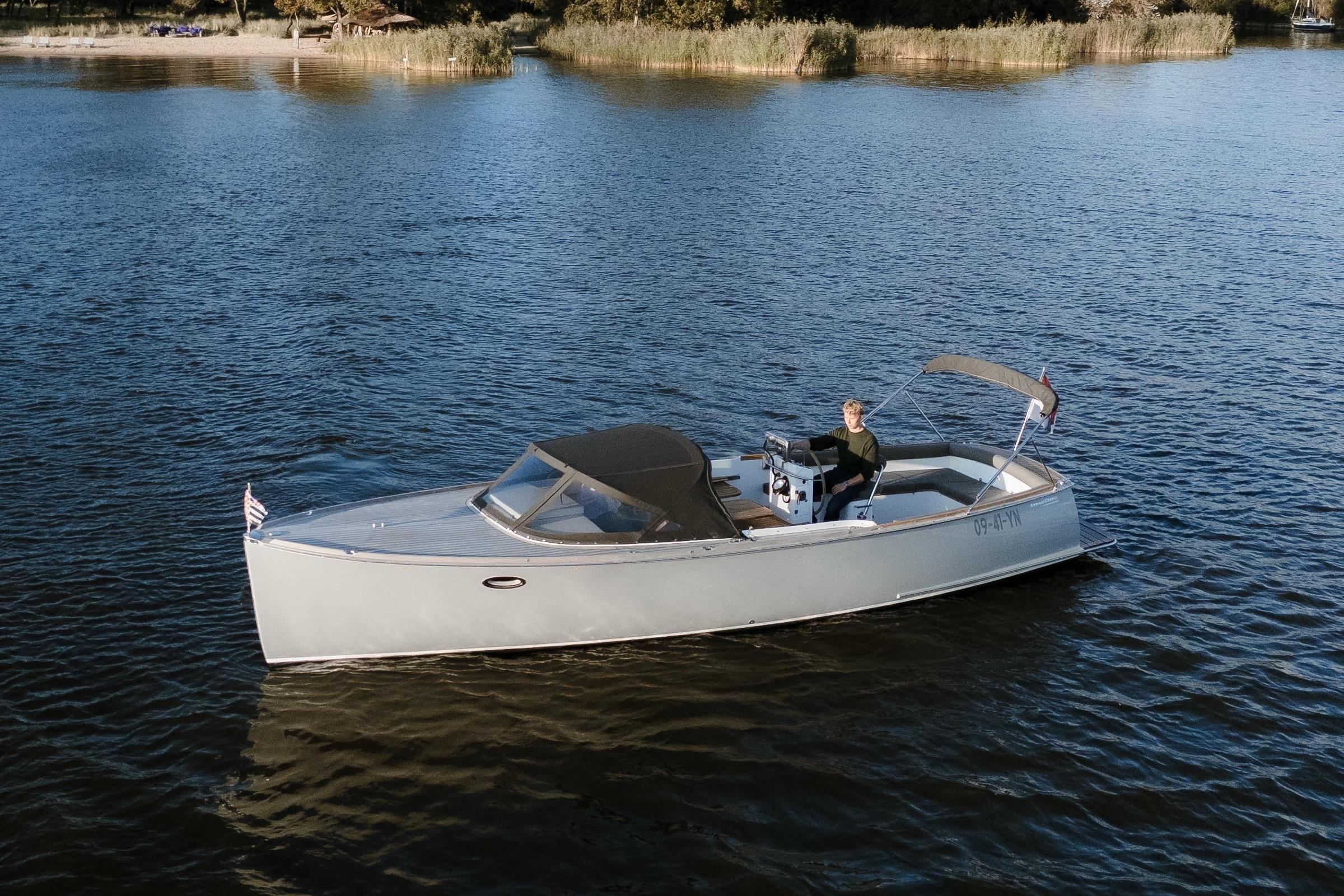 Tender AdmiralsTender C28 foto 1