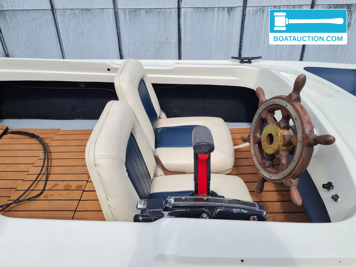 Speedboat 330