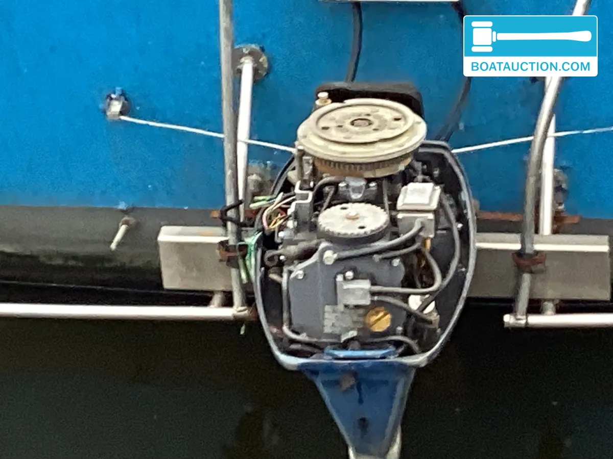 Cabin sailboat 700