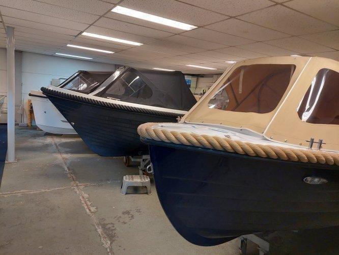 Divers aanbod nieuwe polyester sloepen  foto 3