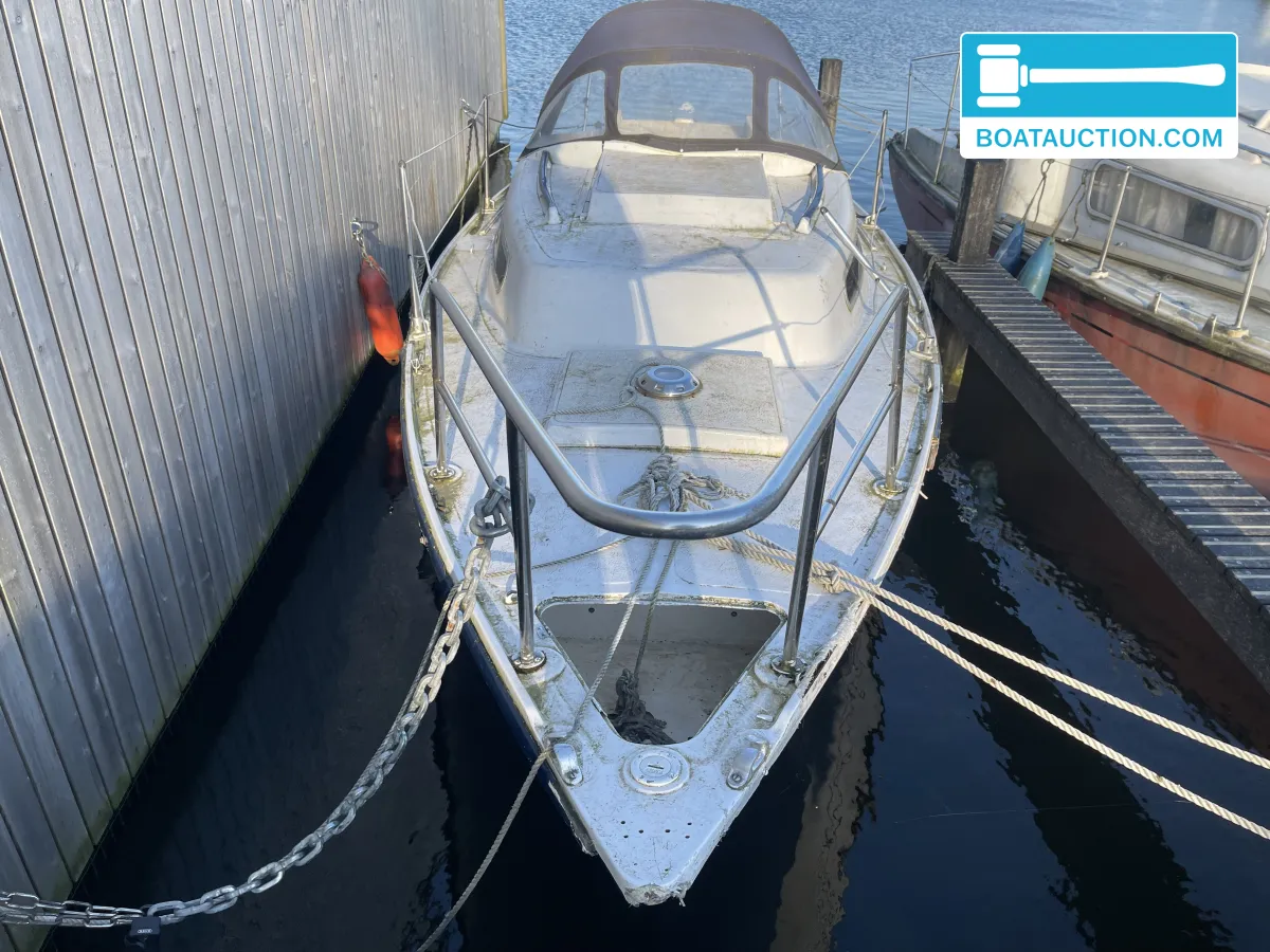 Cabin sailboat 650