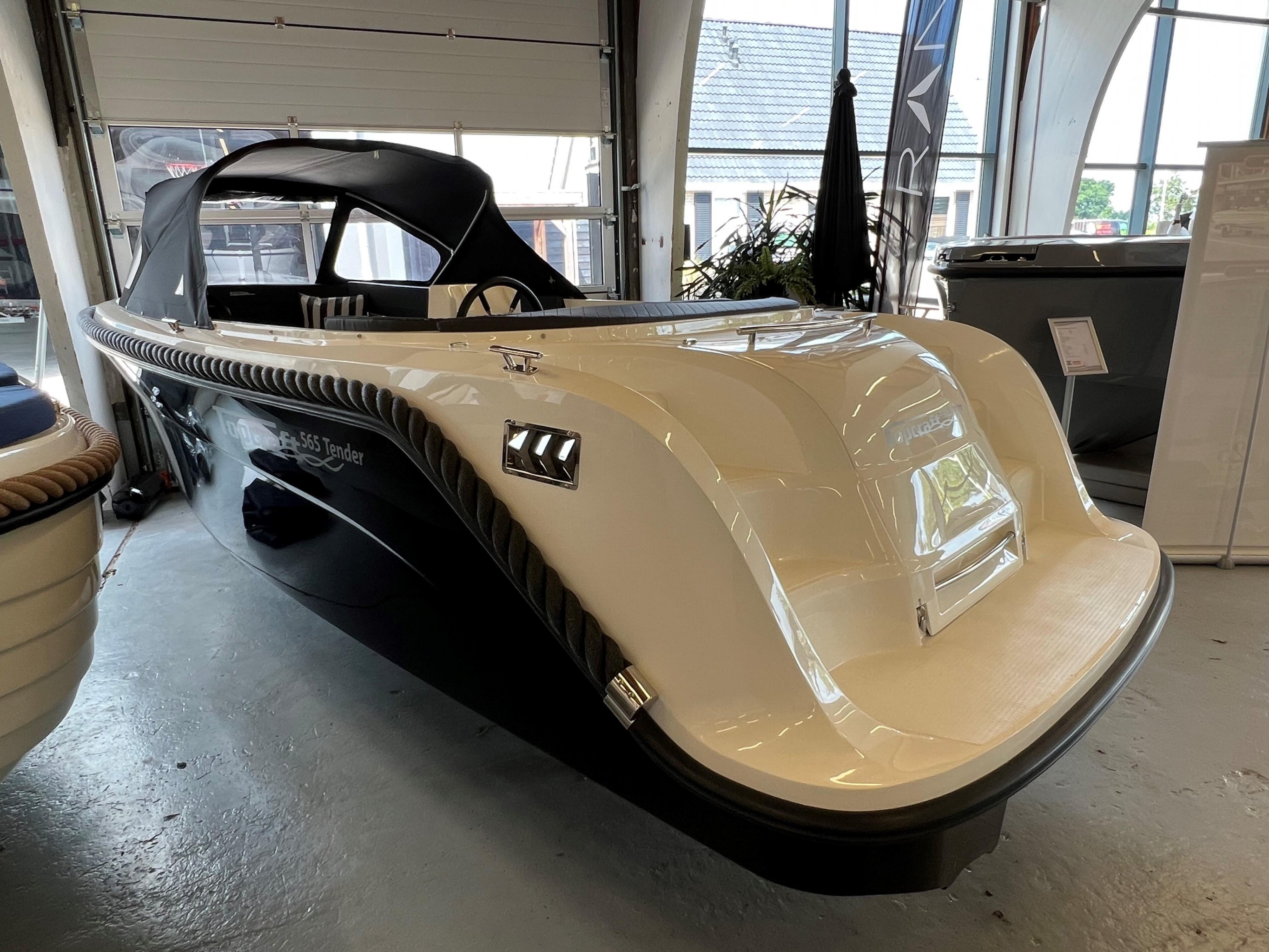 Topcraft 565 tender
