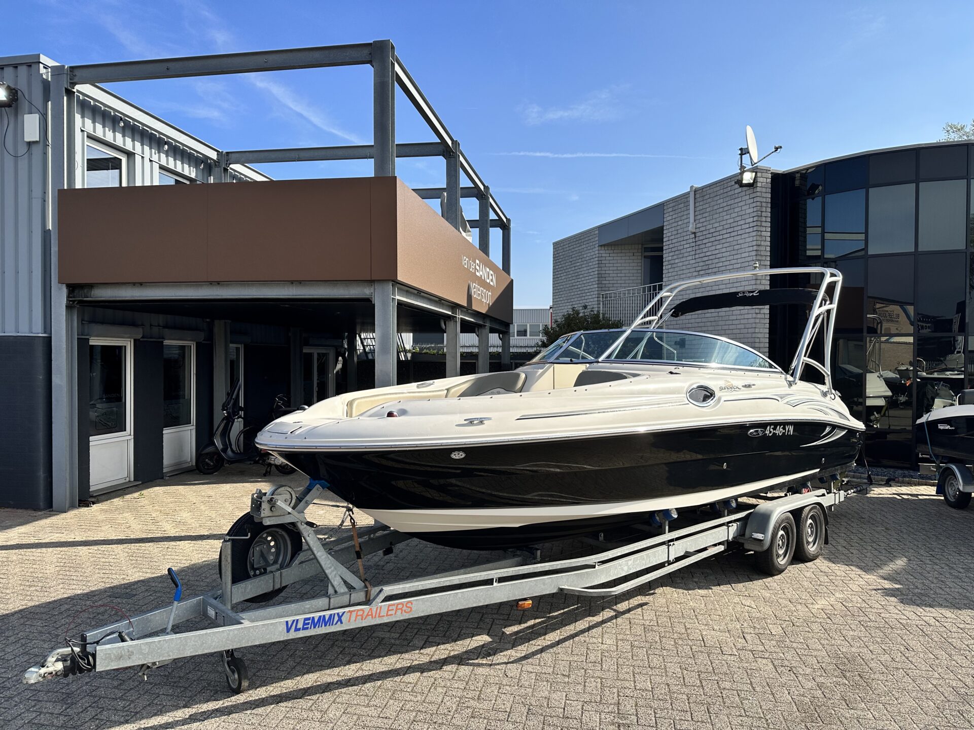 Sea Ray 240 Sundeck