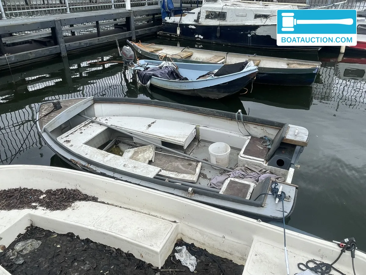 Open boot 320