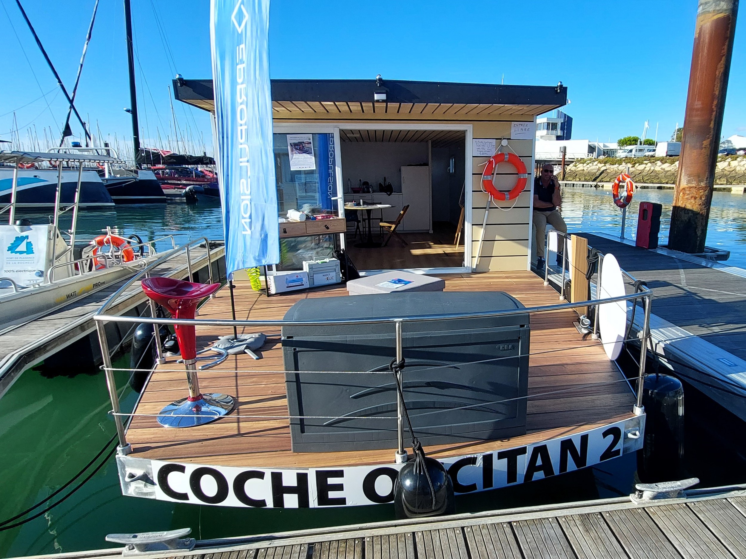 PHOEBUS COCHE SOLAIRE  LECTRICAL SELF POWERED BOAT Catamaran Standaard foto 4