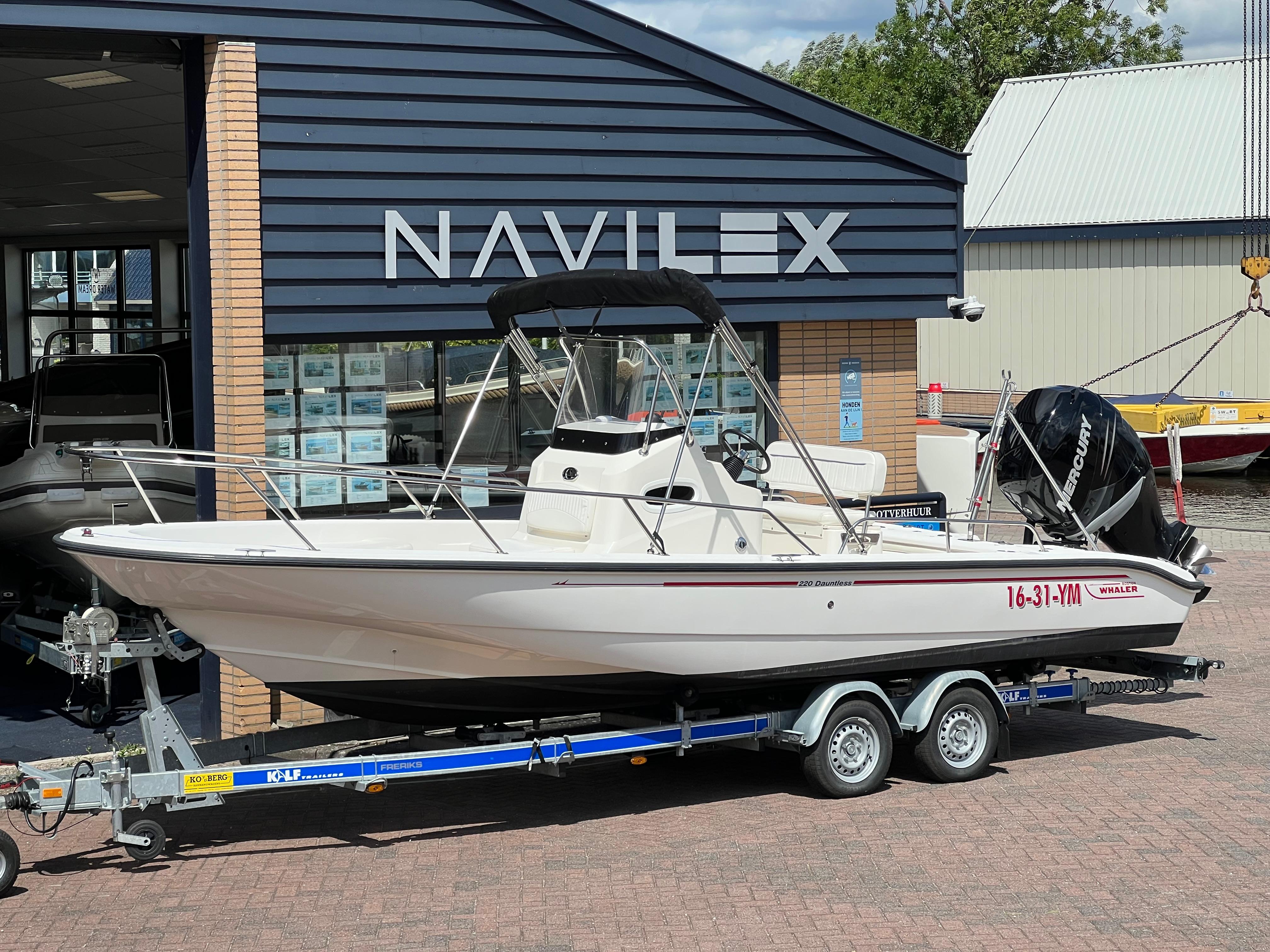 Boston Whaler 220 Dauntless