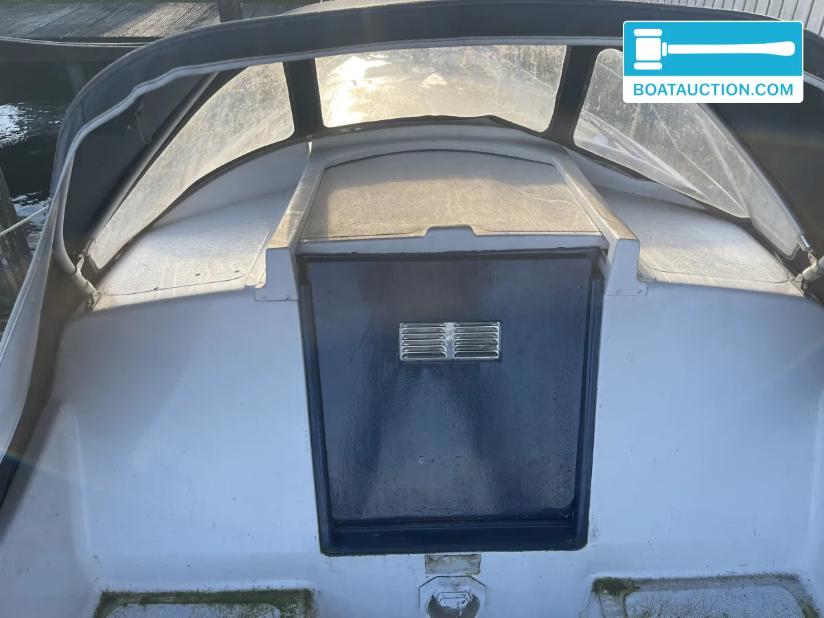 Cabin sailboat 650