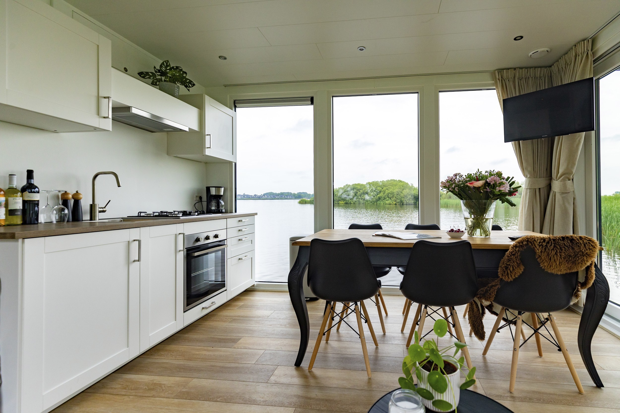 Houseboat Friesland Charter 12.75 X 4.50 (inboard Engine)