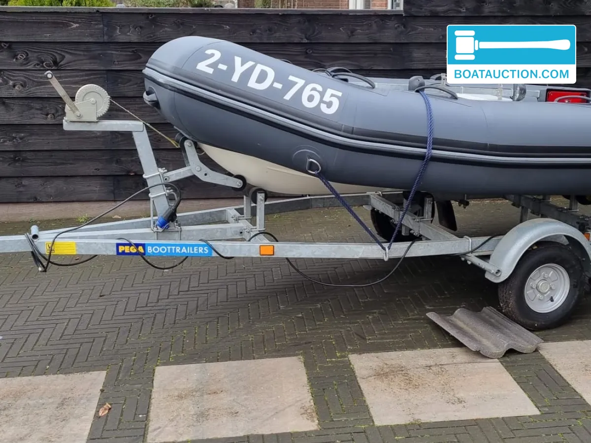 Maxum 2400 SCR