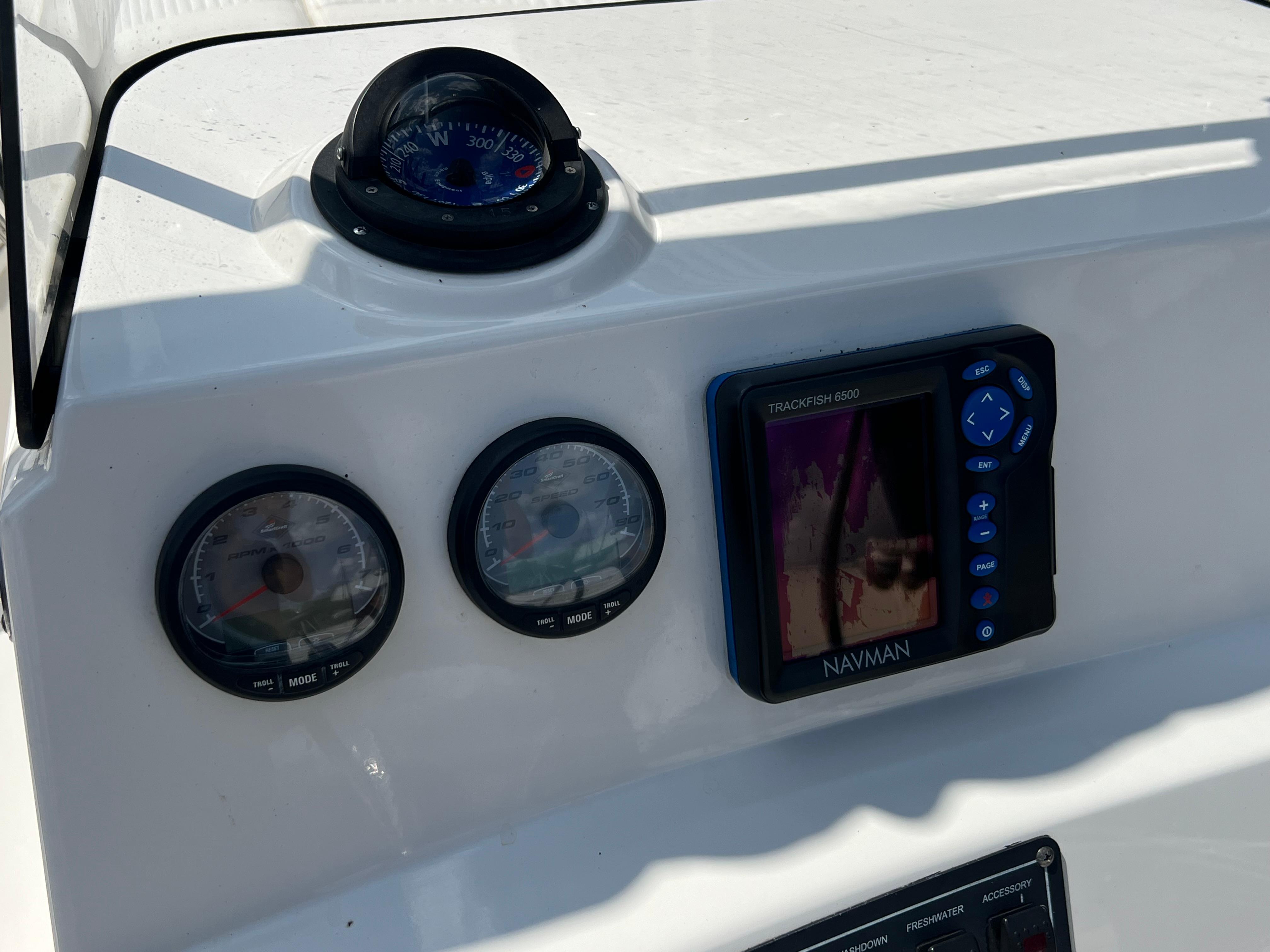 Boston Whaler 220 Dauntless foto: 9