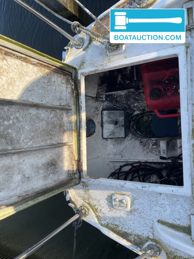 Cabin sailboat 650