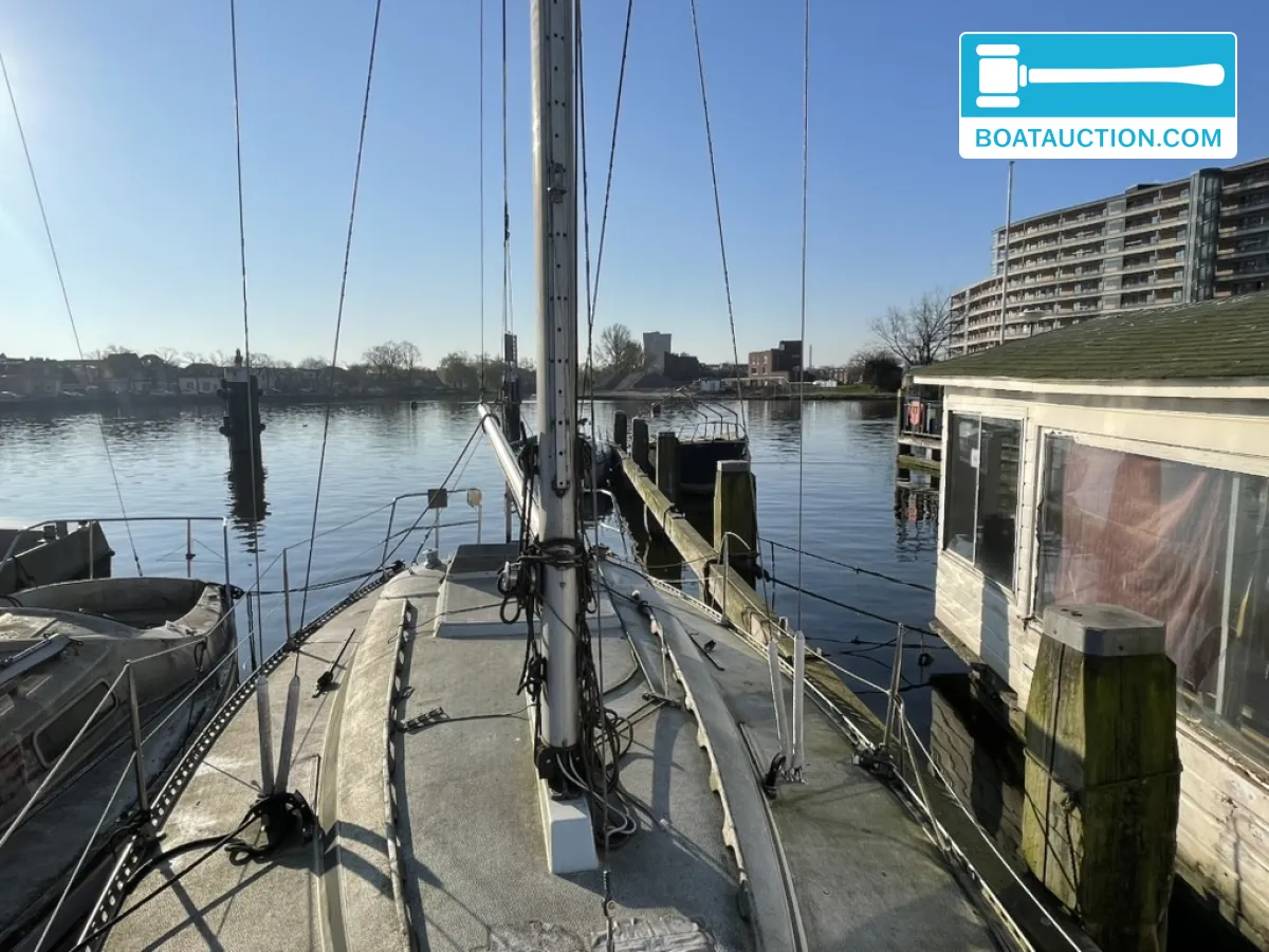 Cabin sailboat 900 foto: 5