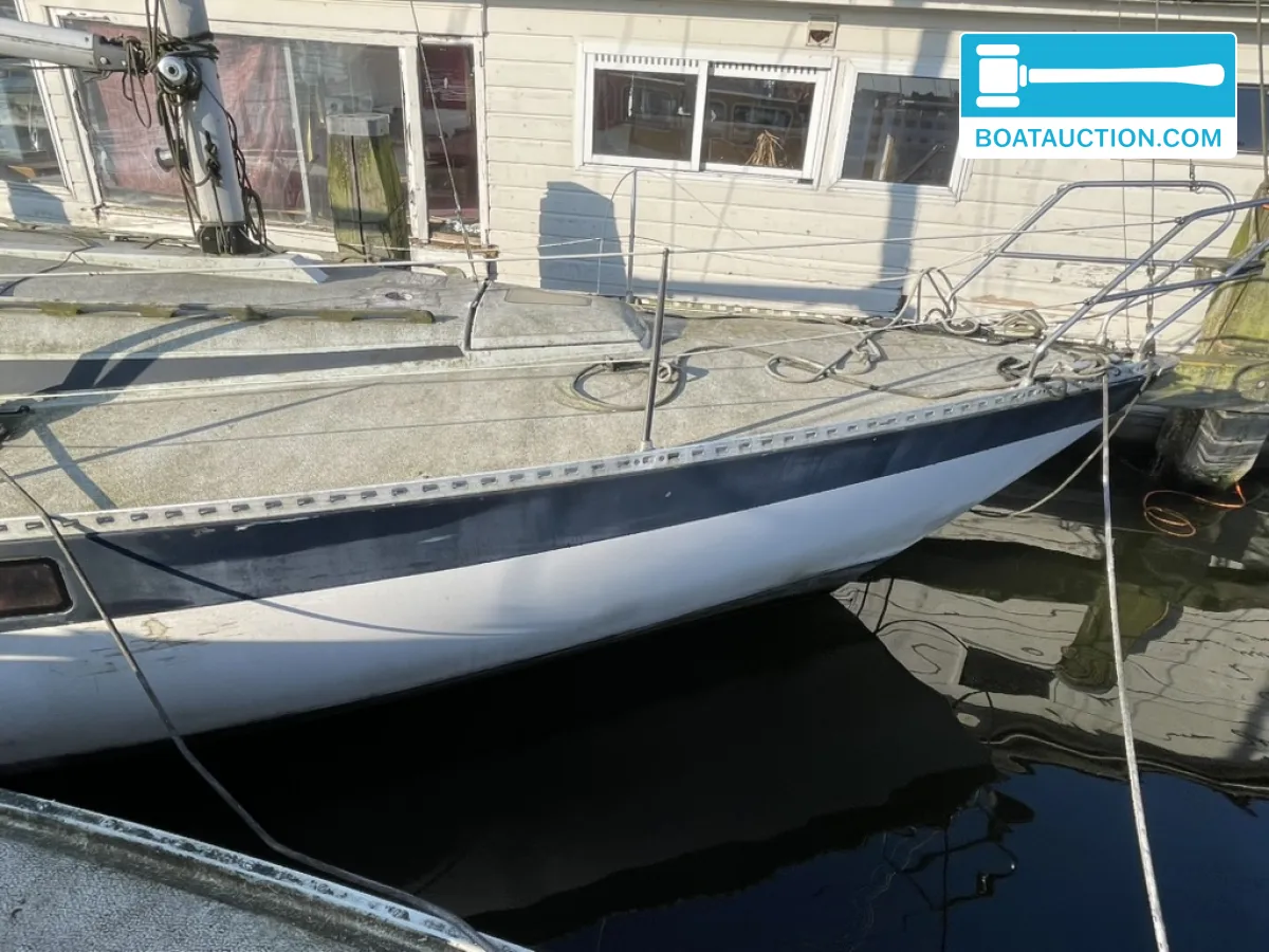 Cabin sailboat 900 foto: 2