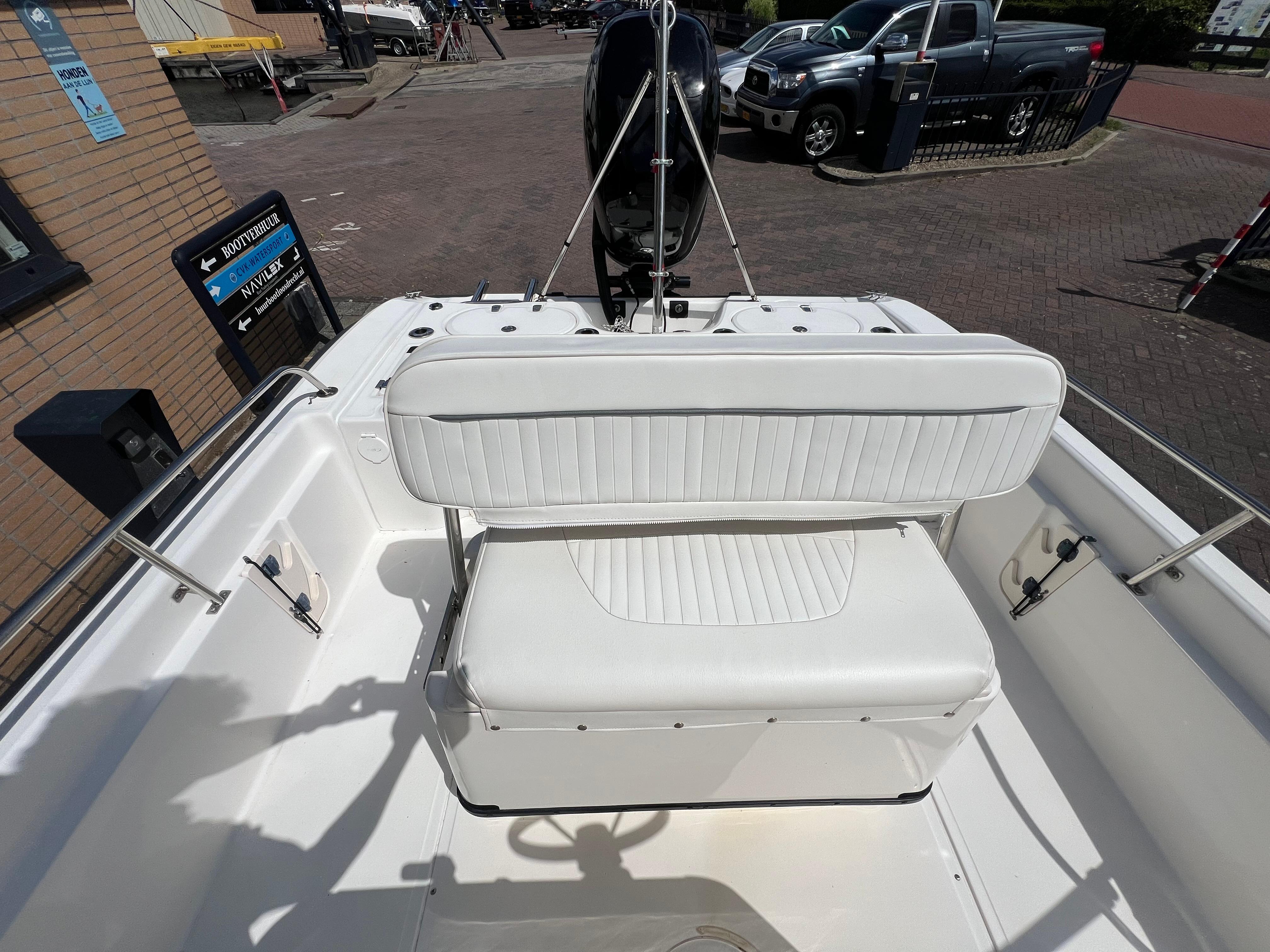 Boston Whaler 220 Dauntless foto: 11