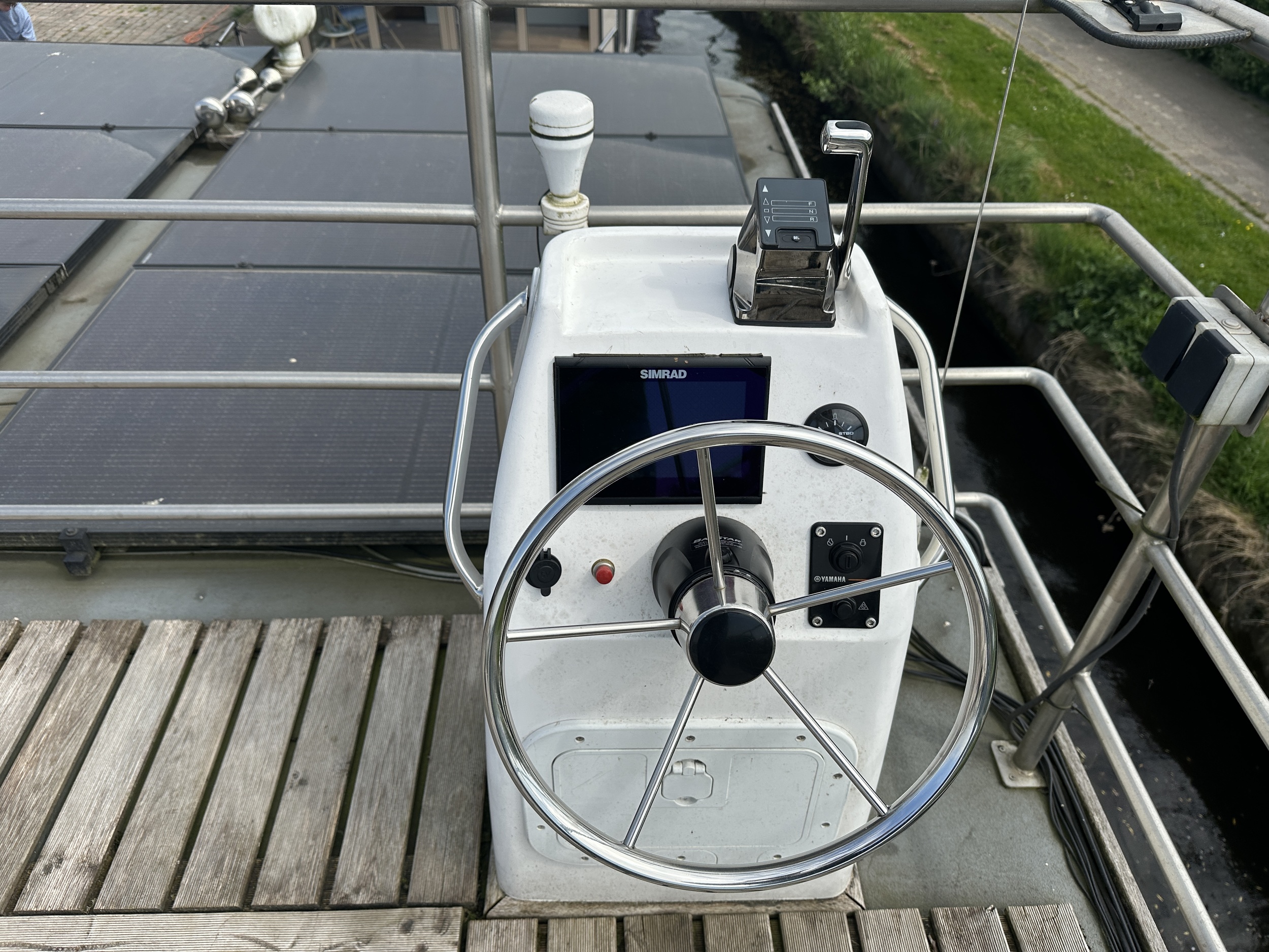 Lotus Houseboats 12 XT - Boven Besturing foto: 34