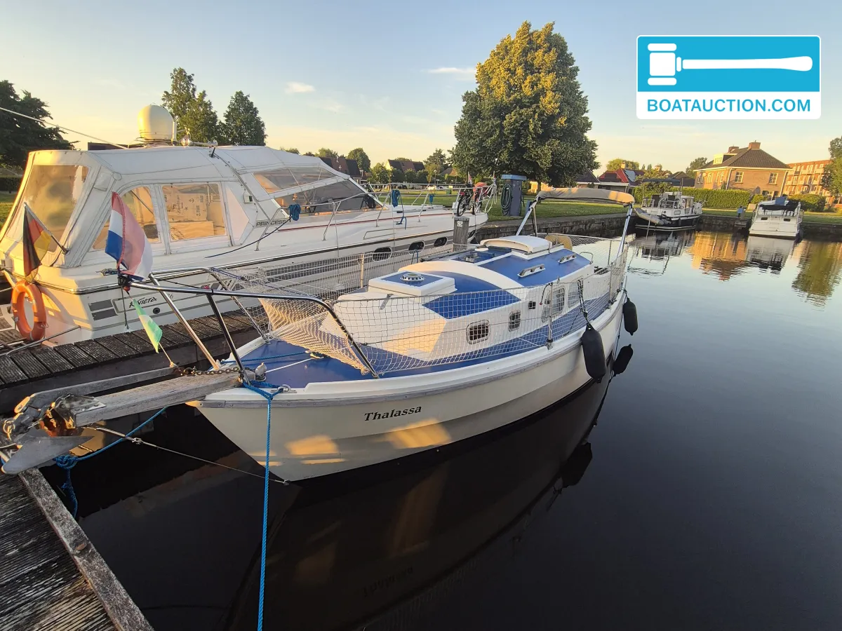 Bateau à moteur rapide 480