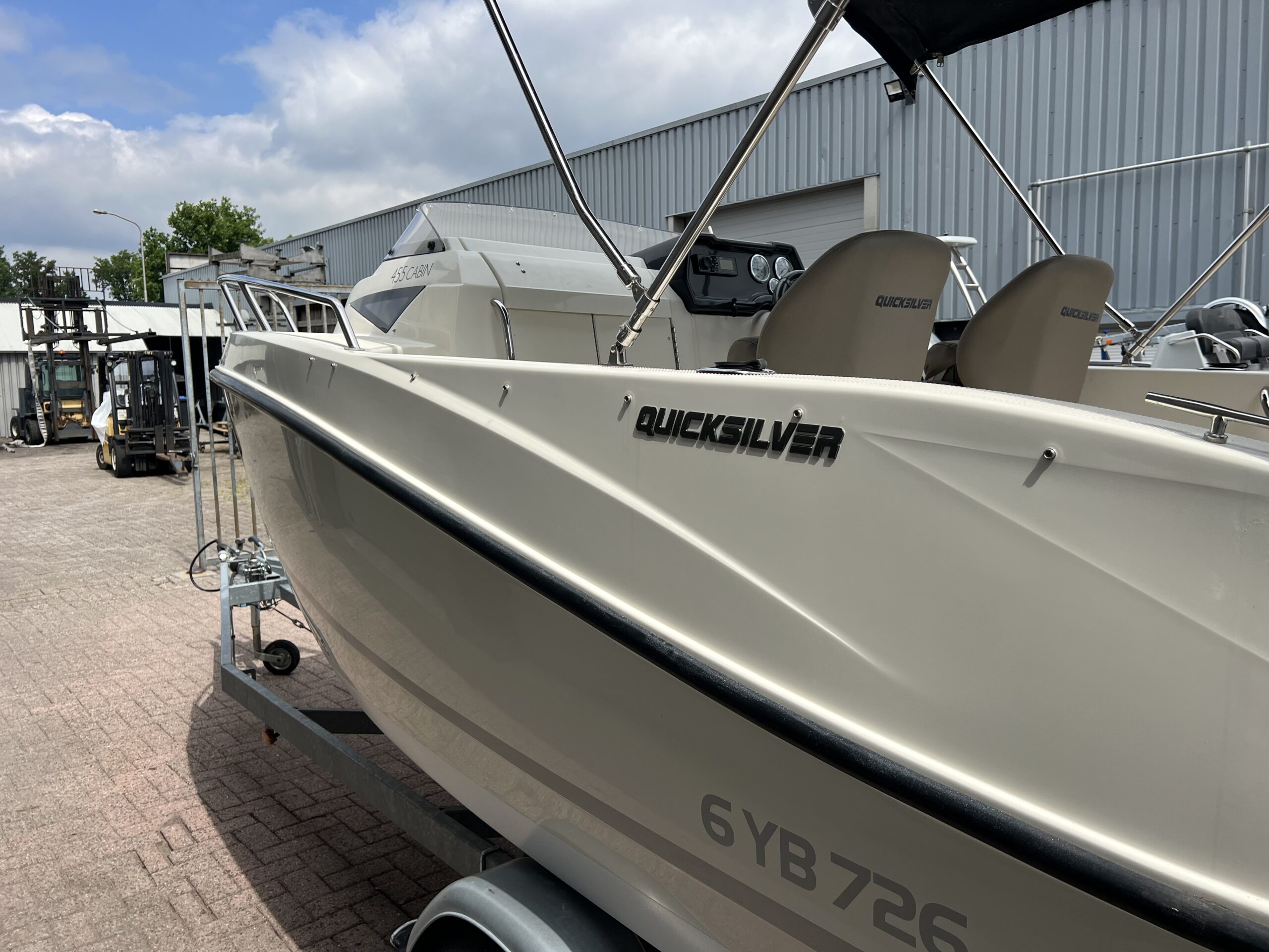 Quicksilver 455 Cabin foto: 16