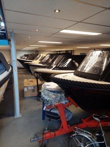 Divers aanbod nieuwe polyester sloepen  foto 2