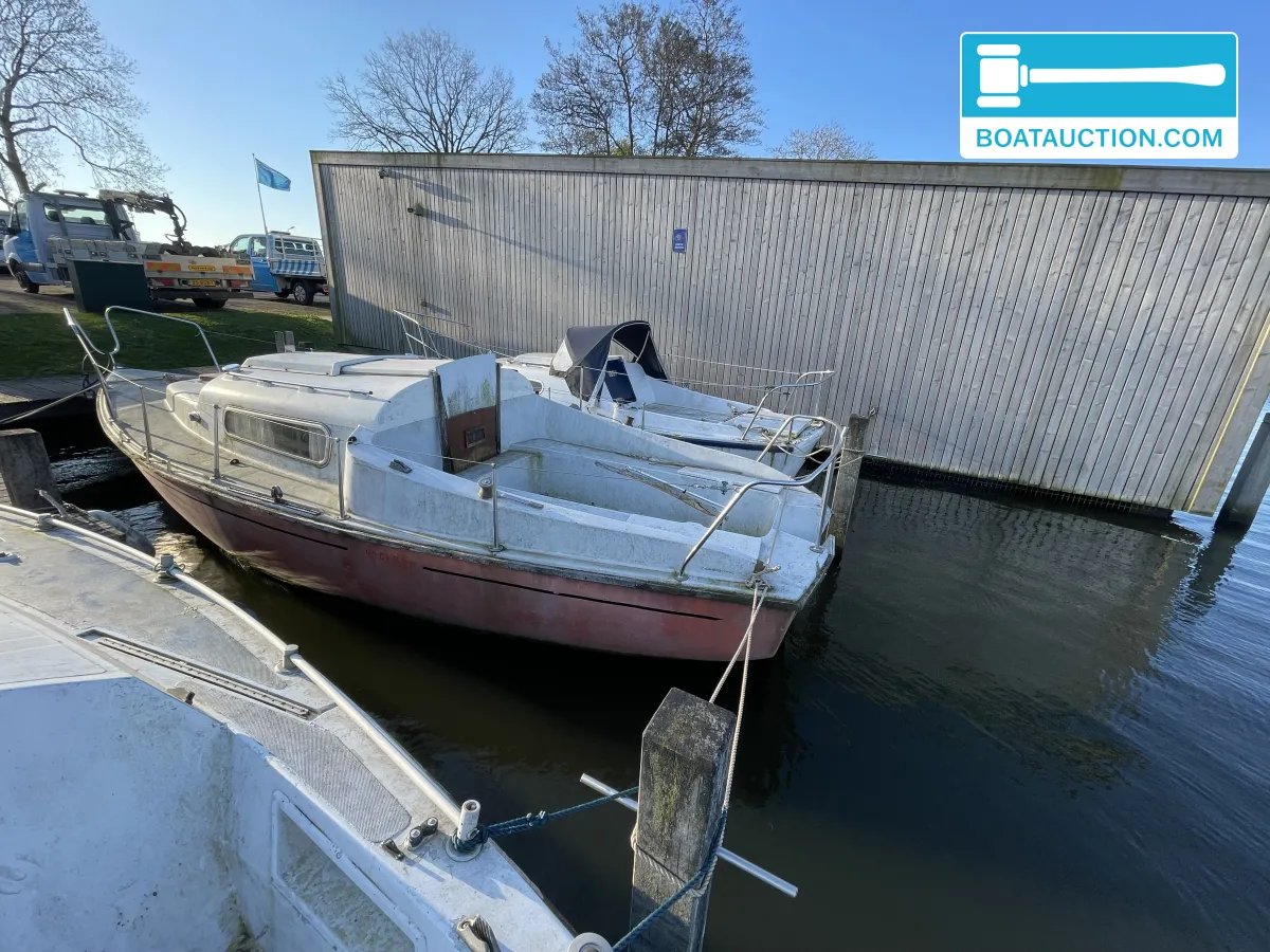 Cabin sailboat 600 foto: 12