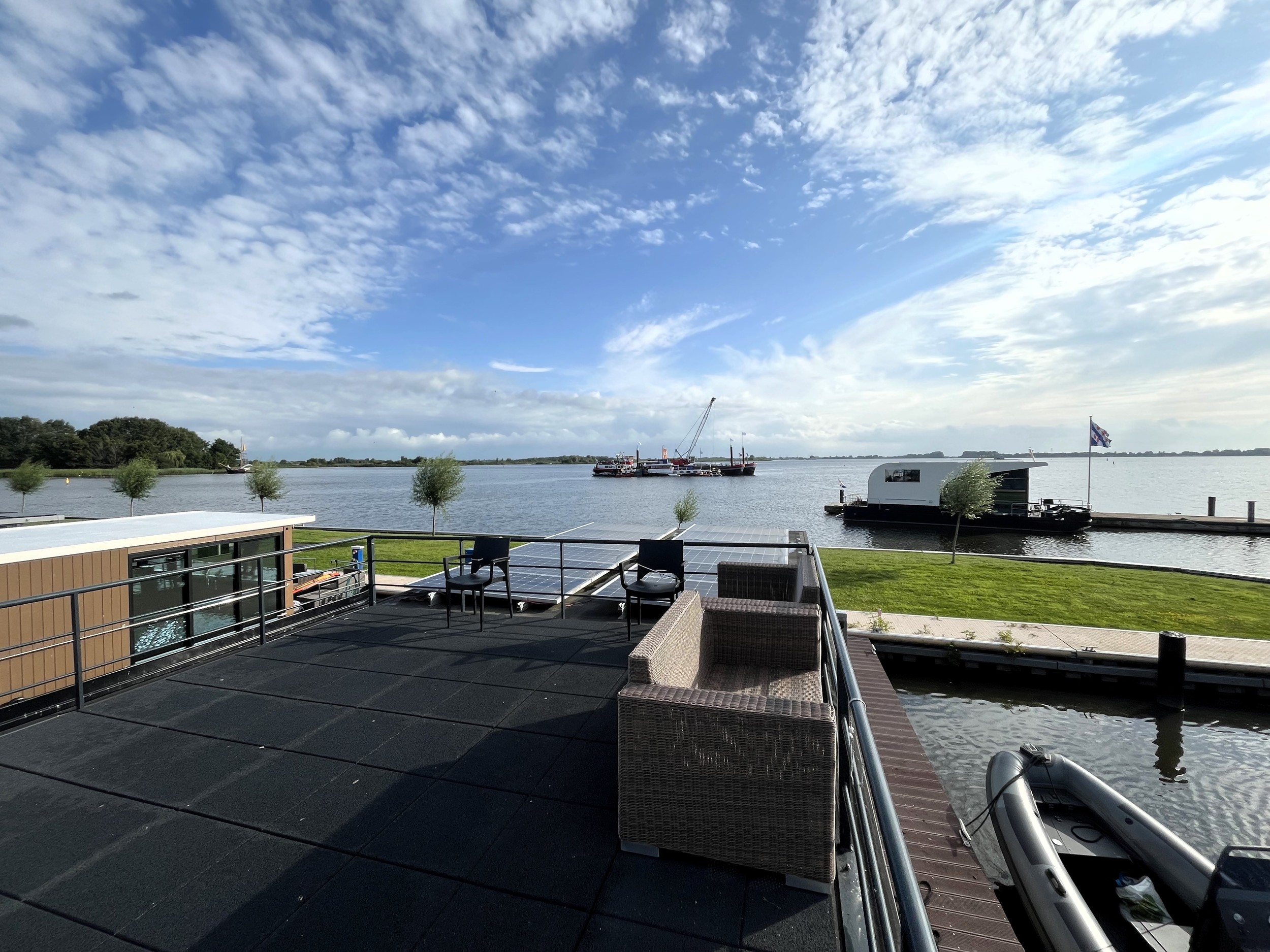 Castalia Met Koopligplaats 1460 X 500 Special Houseboat foto 2