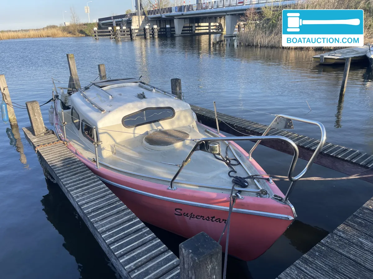 Cabin sailboat 650