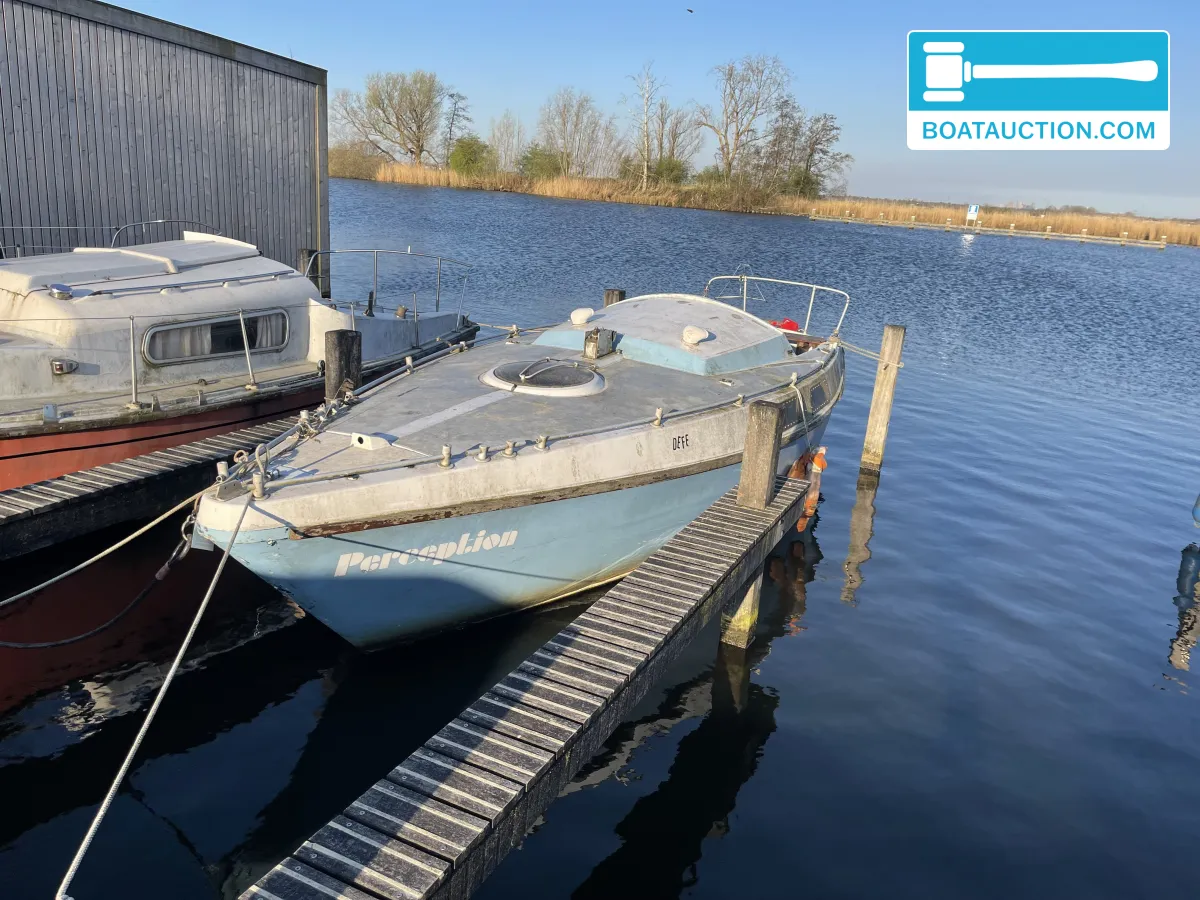 Cabin sailboat 650