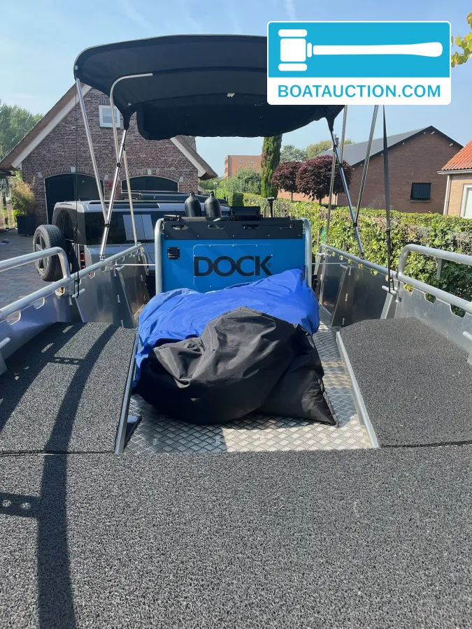 Dock 560 steel