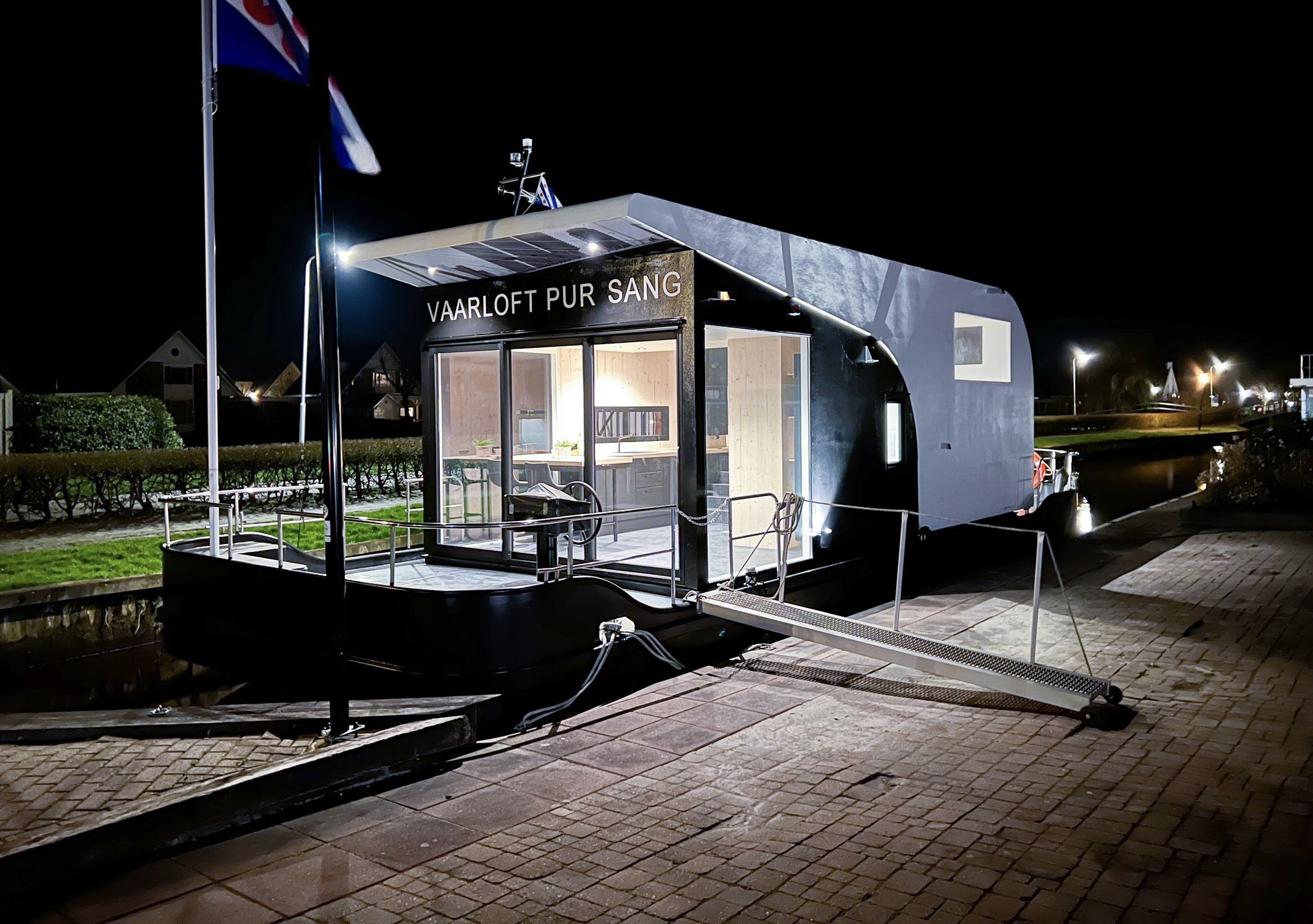 Campi 460 Houseboat