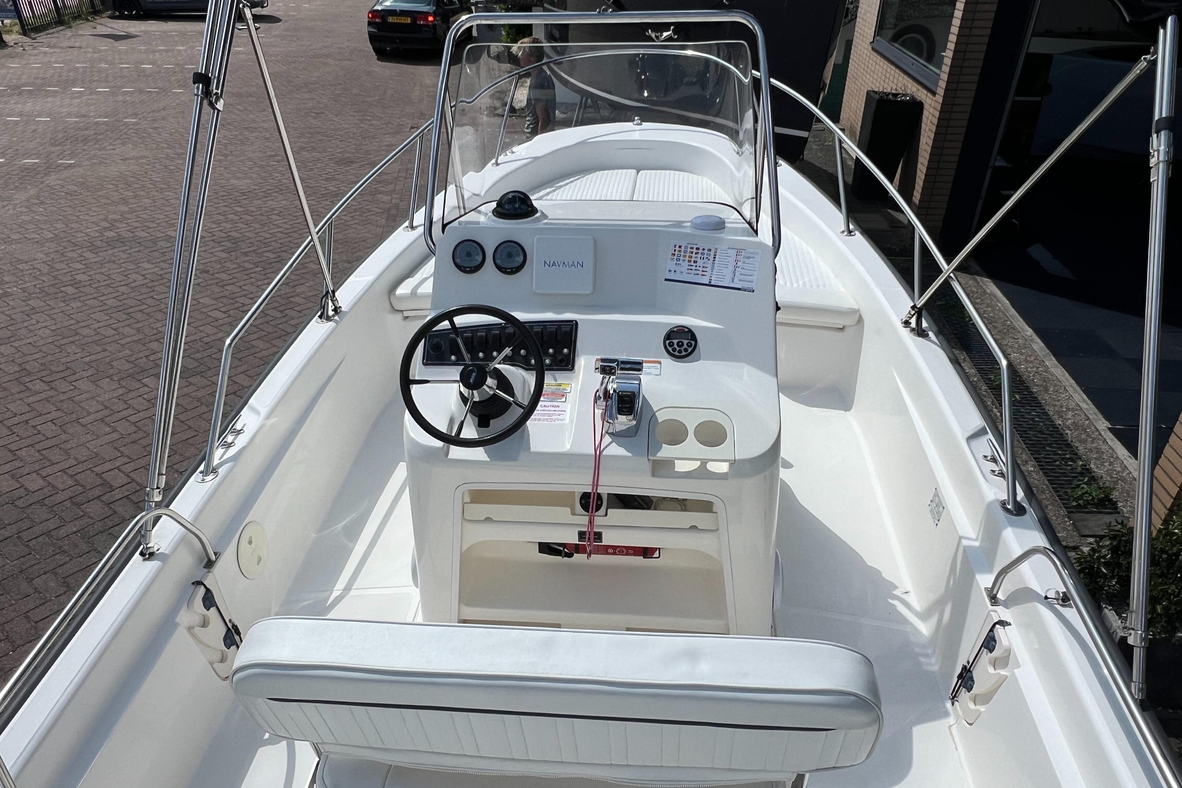 Boston Whaler 220 Dauntless