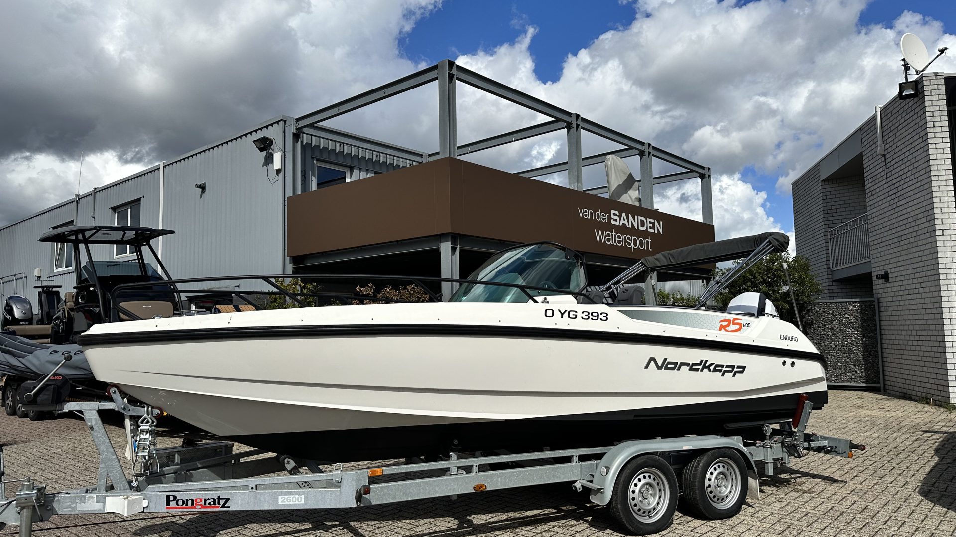 Quicksilver 420 Cabin