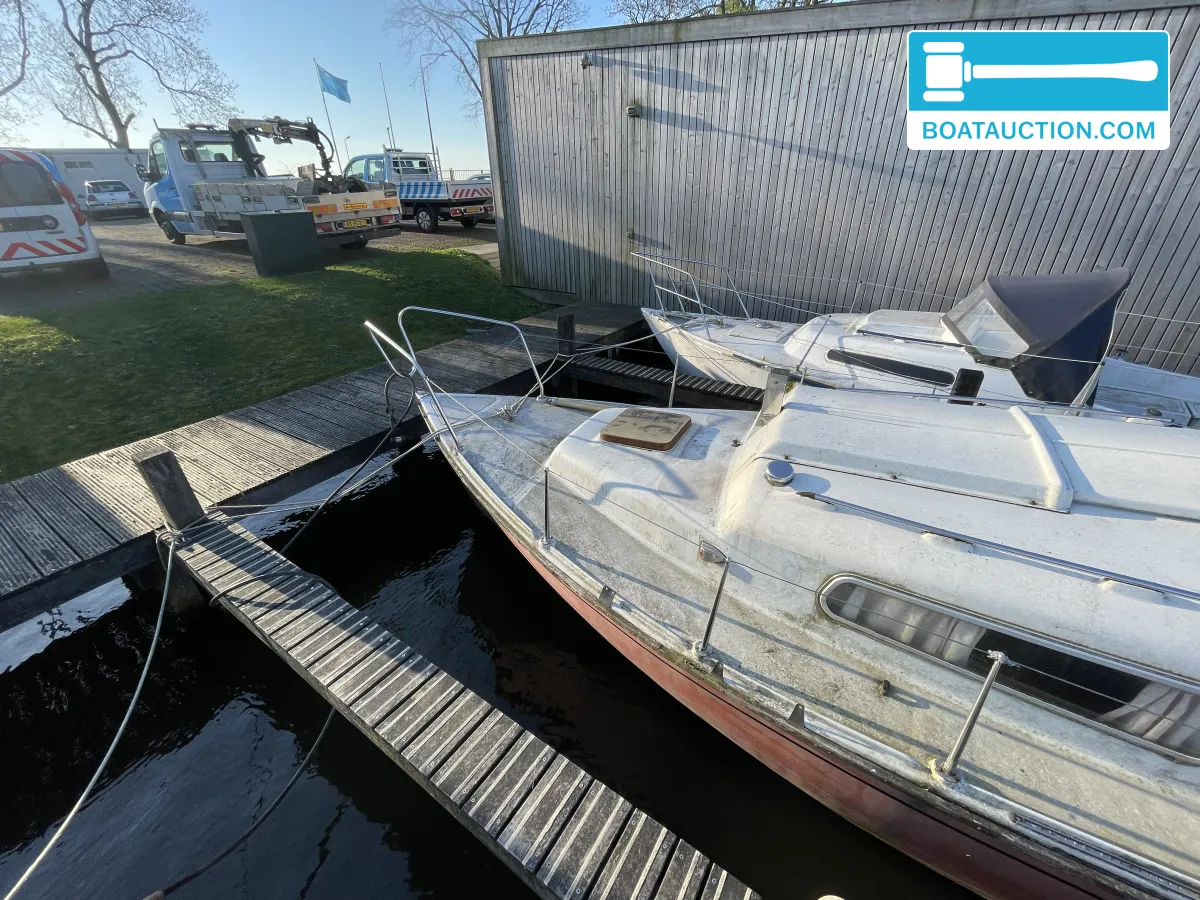 Cabin sailboat 600 foto: 9