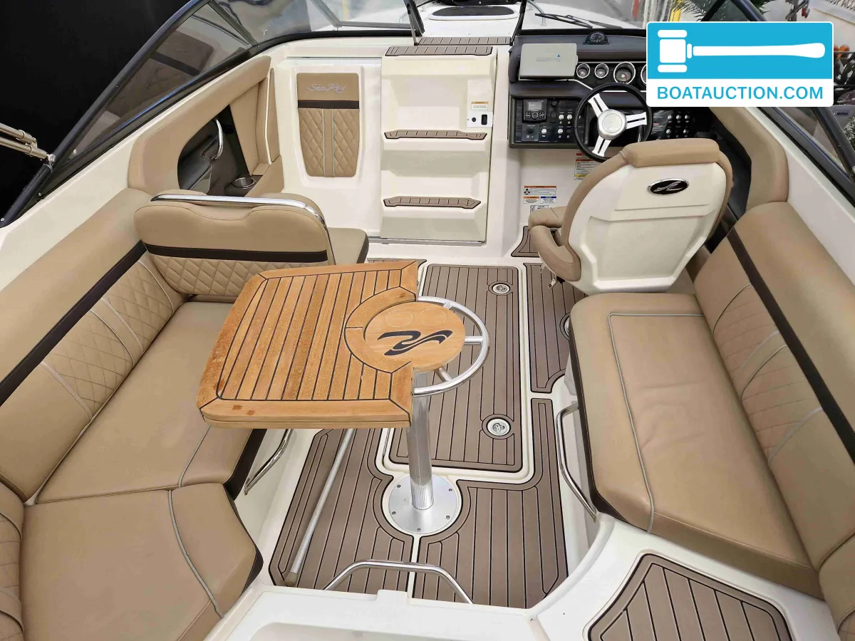 Sea Ray 250 SSE