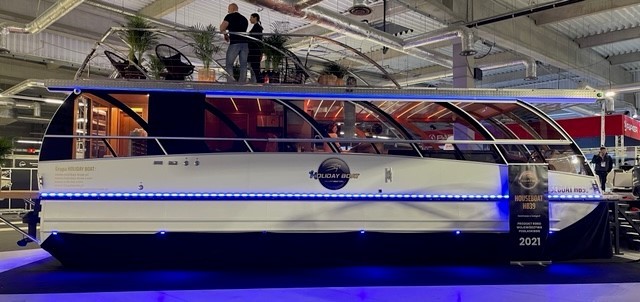 MX4 Houseboat MOAT