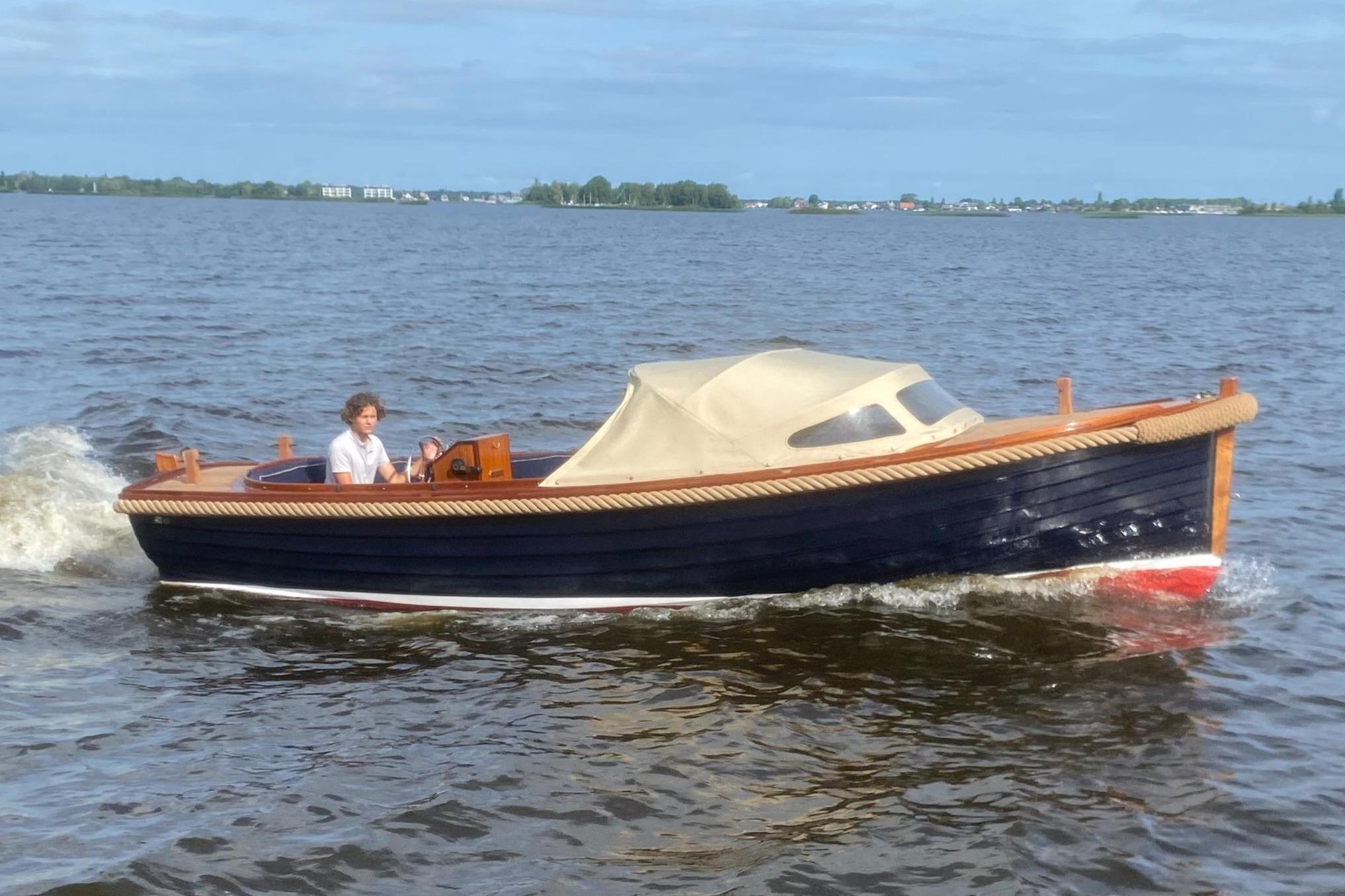 VanVossen 850 Tender