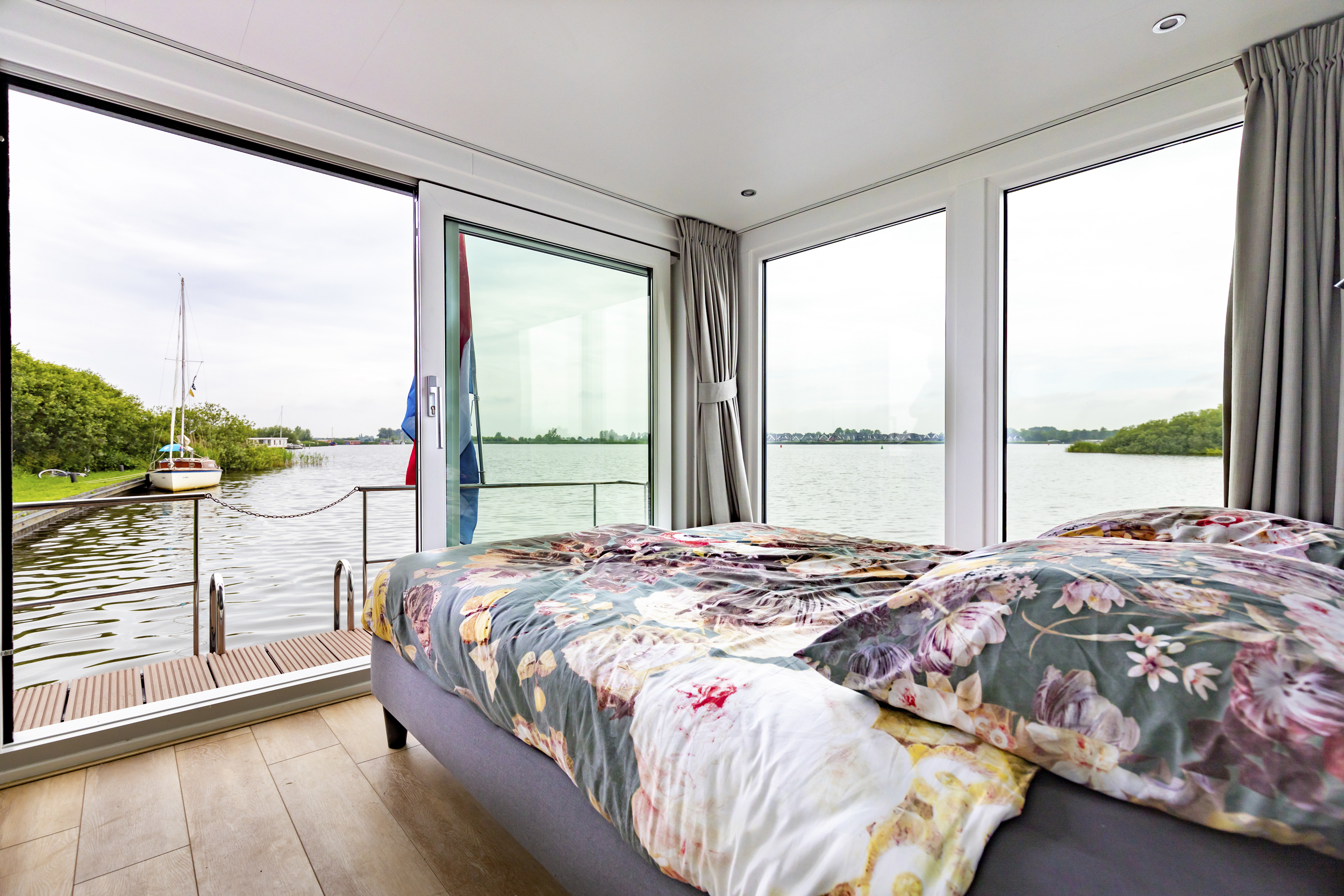 Houseboat Friesland Charter 12.75 X 4.50 (inboard Engine)