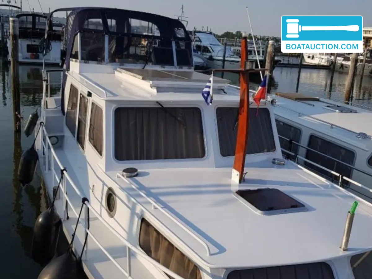 Motor cruiser 850