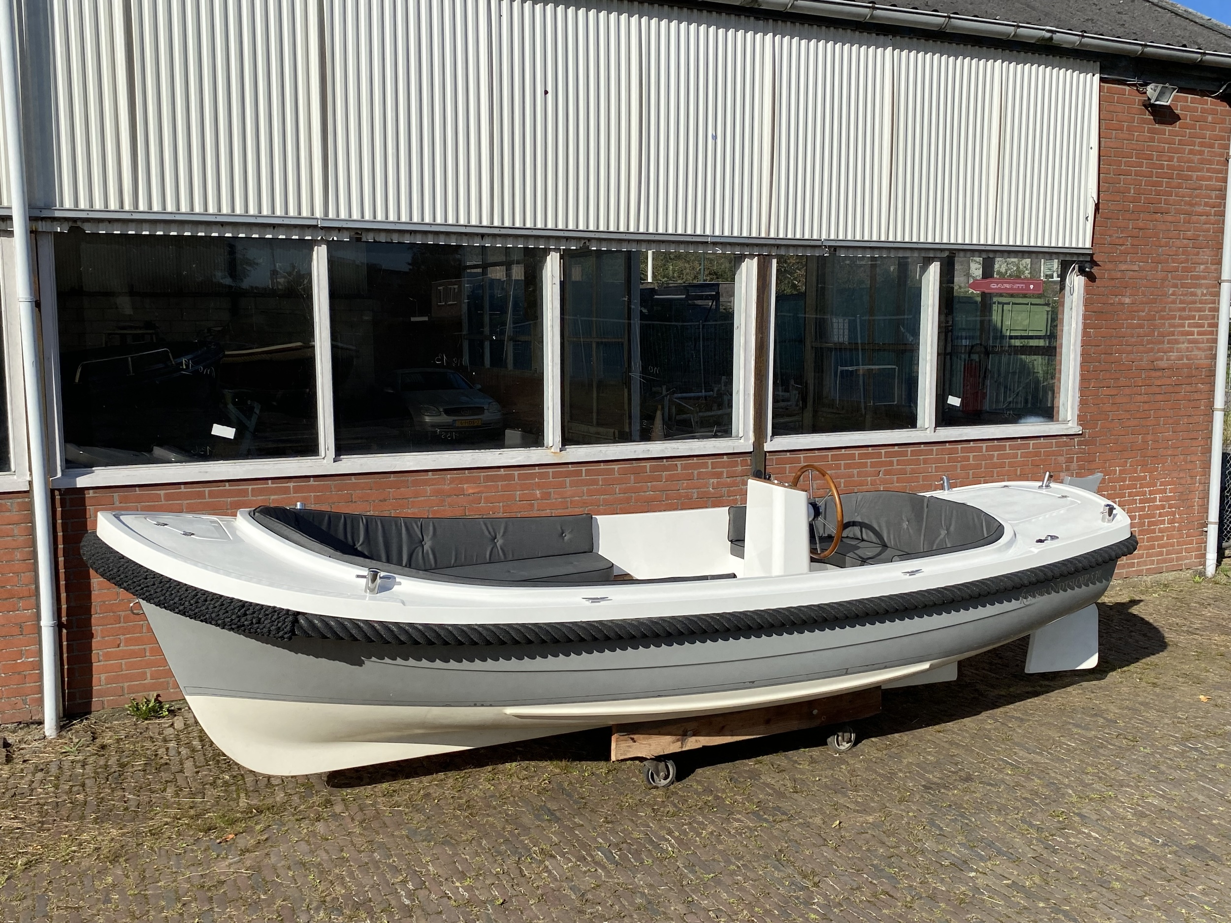 Pleasure Cruise 700