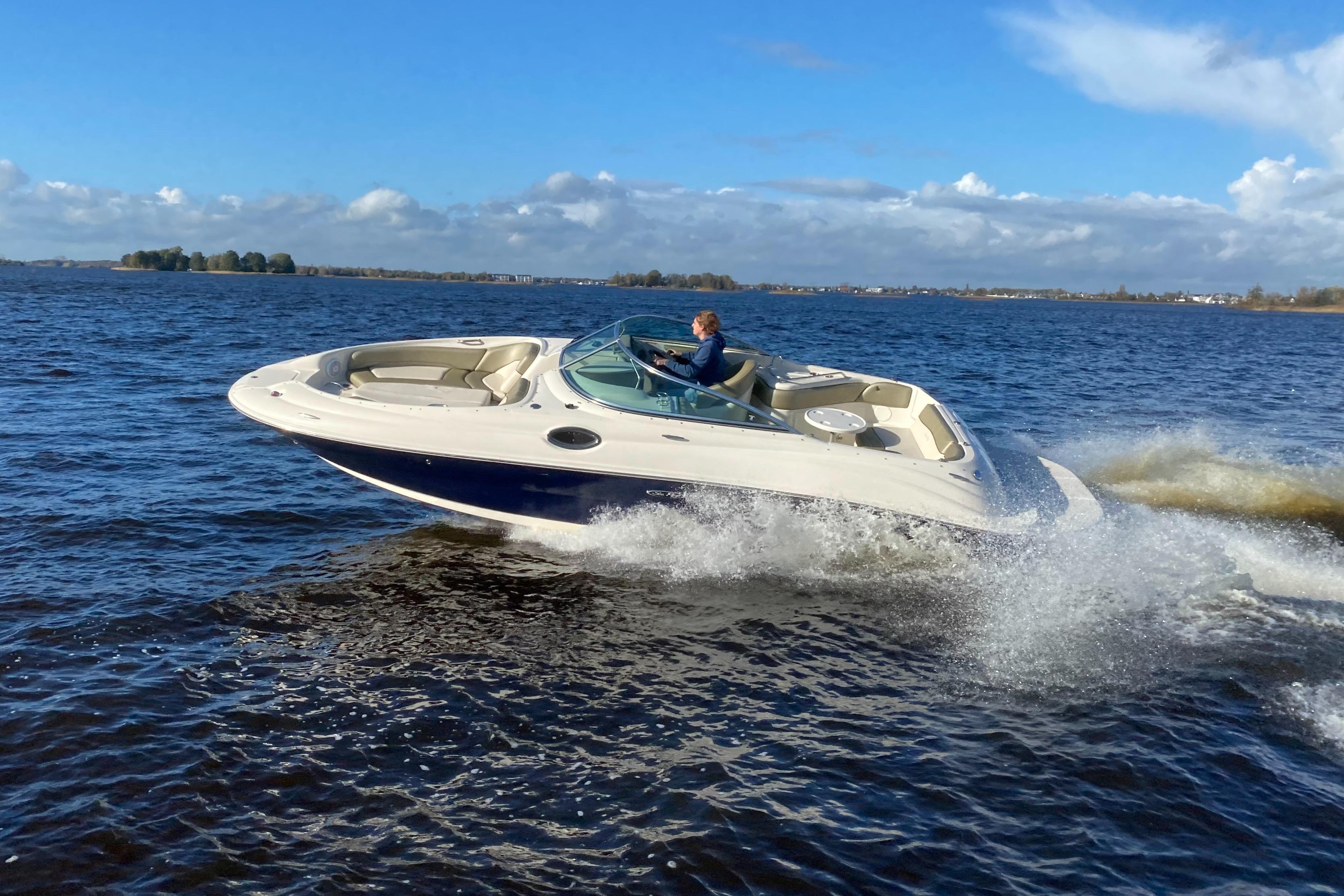 Sea Ray 240 Sundeck foto 5