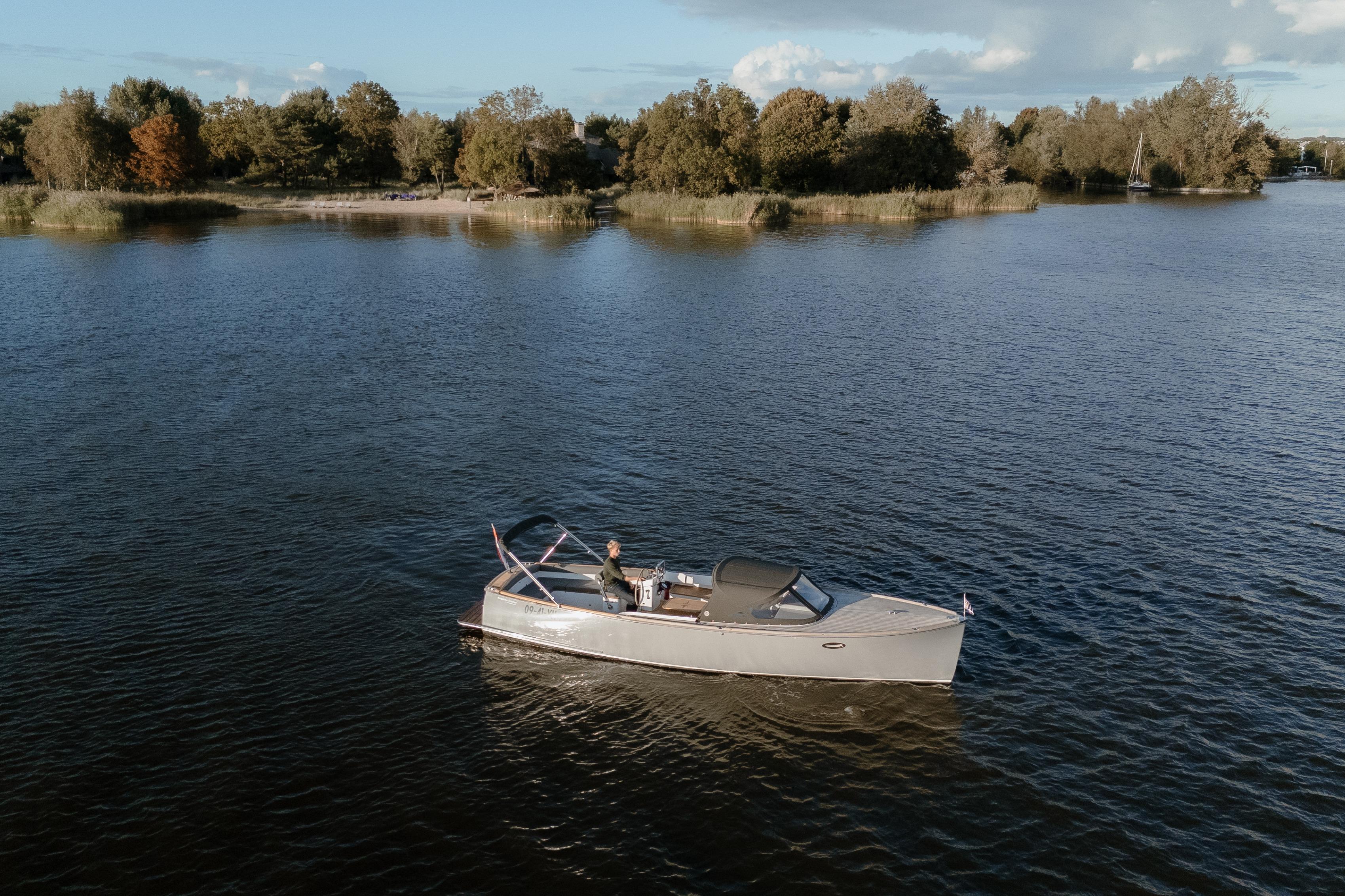 Tender AdmiralsTender C28 foto 3