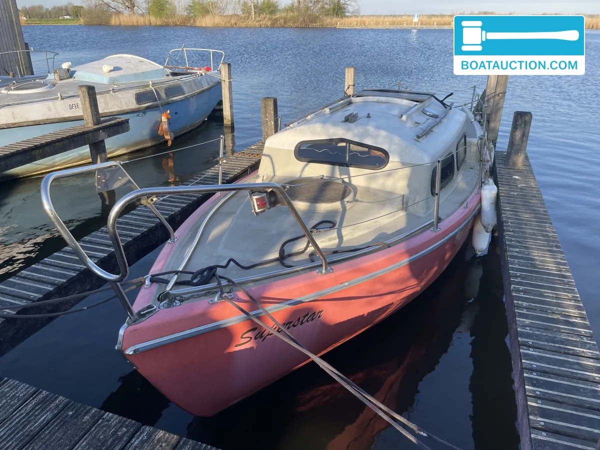Cabin sailboat 650