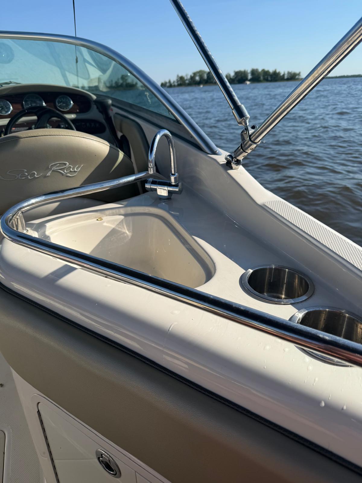Sea Ray 240 Sundeck foto: 21
