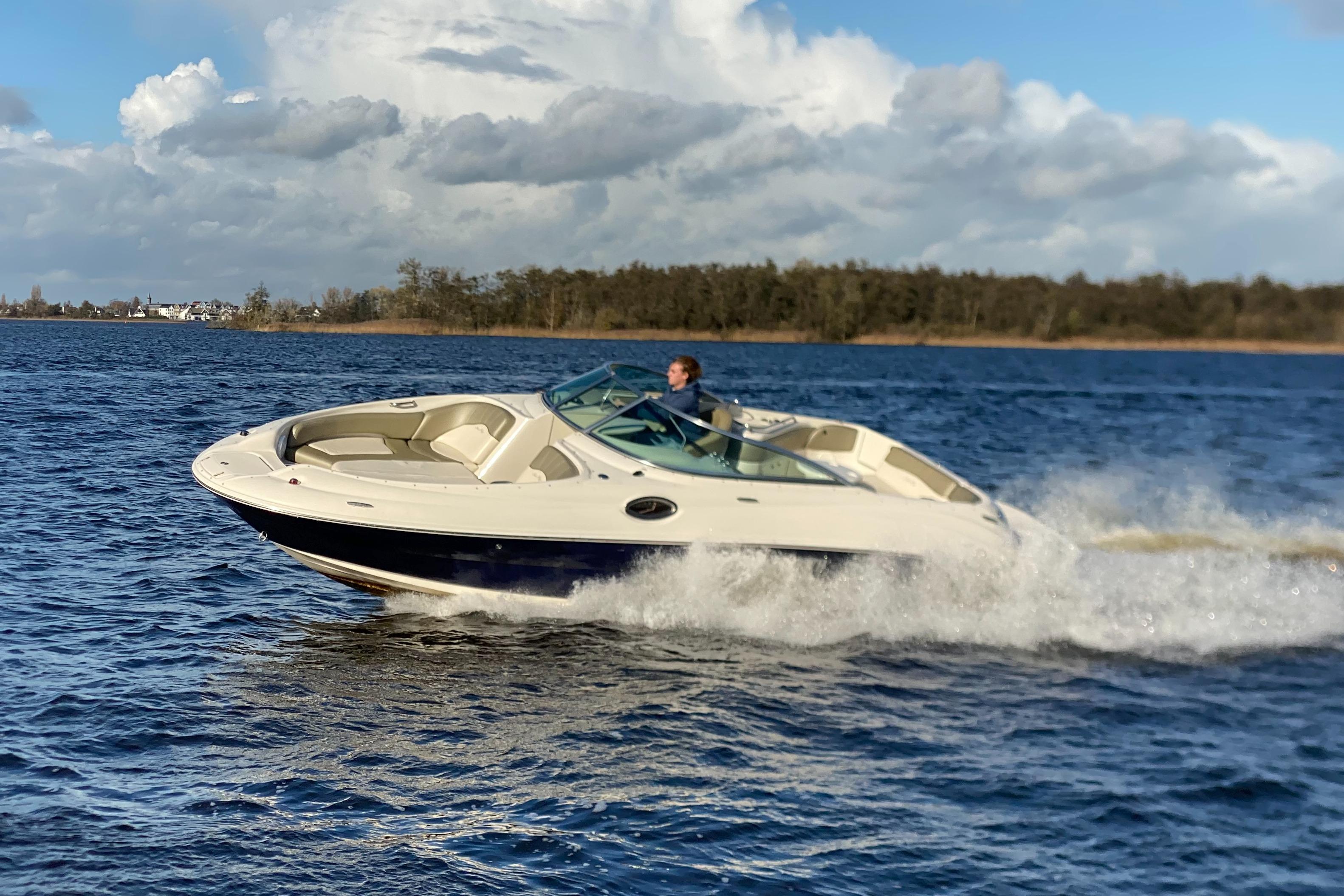 Sea Ray 240 Sundeck foto 1