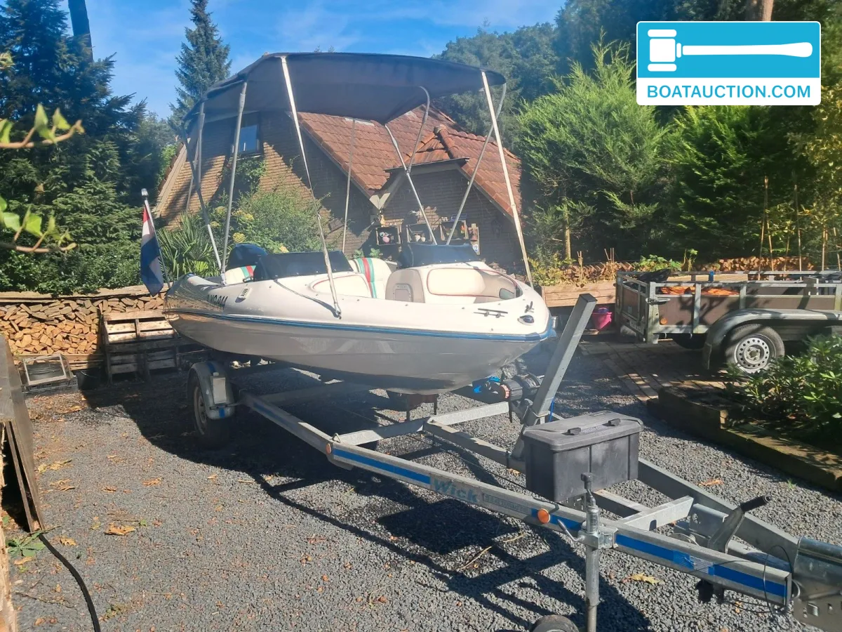 Dynamic 5000 Bowrider
