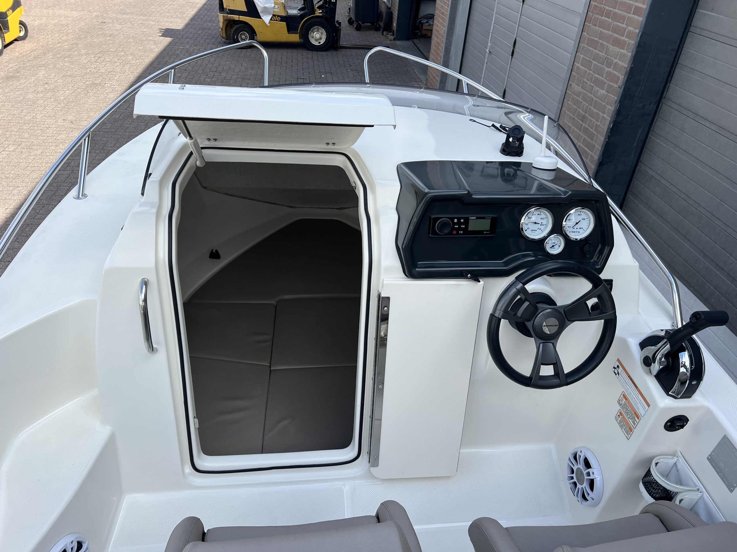 Quicksilver 455 Cabin