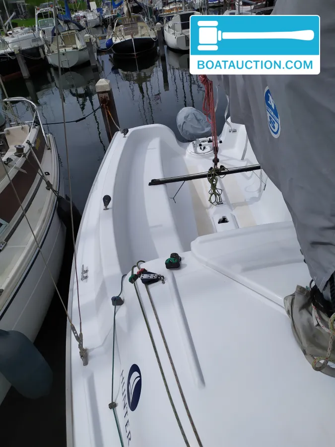 Hunter 216