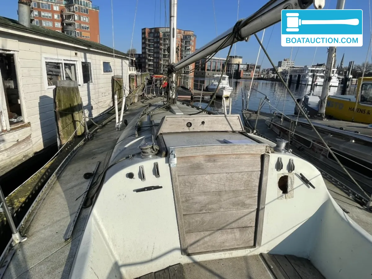 Cabin sailboat 900 foto: 3