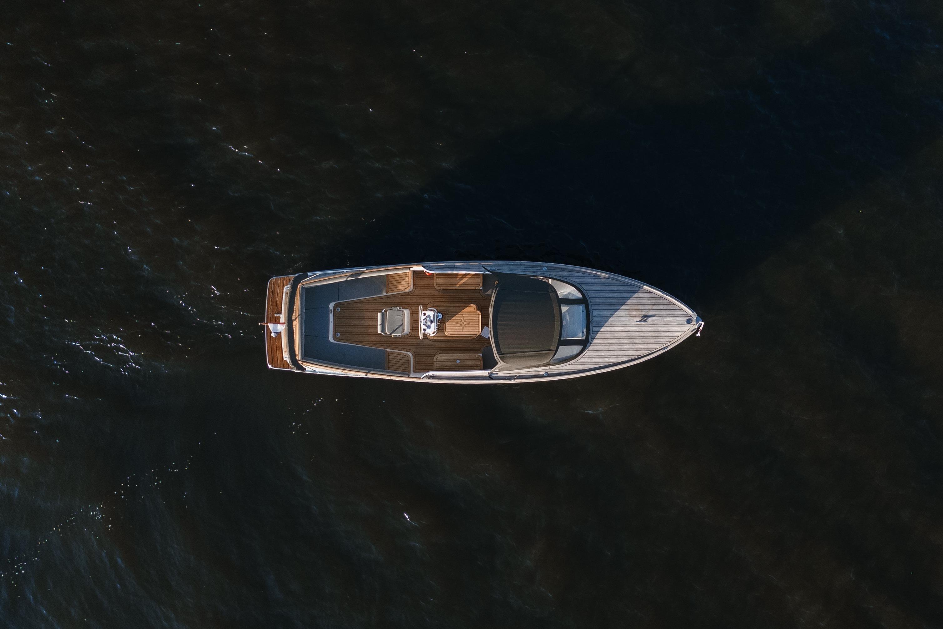 Tender AdmiralsTender C28 foto 2