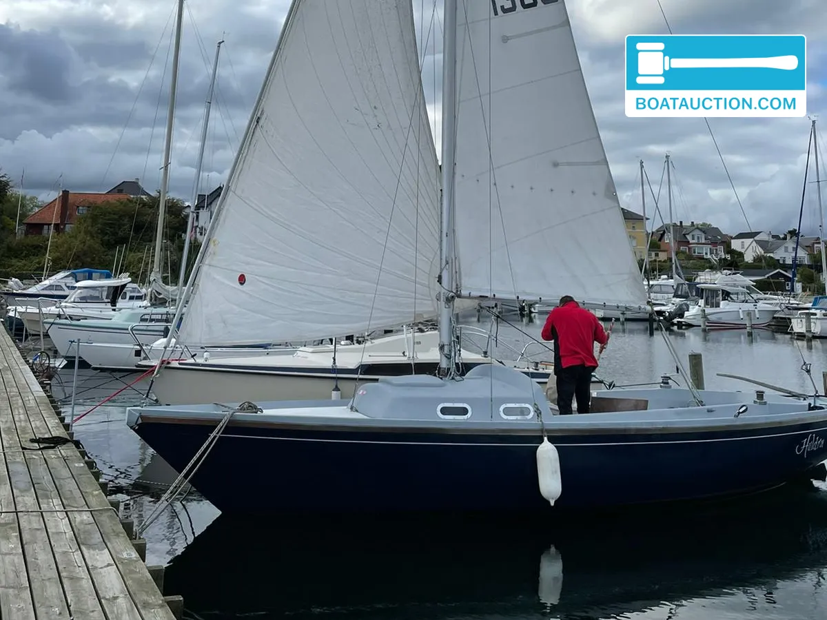Open Boat 378